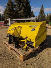 Load image into Gallery viewer, John Deere 60" quick hitch broom LIKE NEW