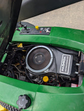 Load image into Gallery viewer, Zero turn John Deere F525 with bagger system