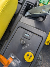Load image into Gallery viewer, John Deere Z535 2017 455Hrs