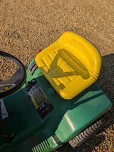 Load image into Gallery viewer, Lawn mower John Deere 170 38" deck