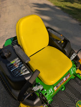 Load image into Gallery viewer, Zero Turn John Deere Z665 60" mowing deck