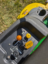 Load image into Gallery viewer, Zero Turn John Deere Z445