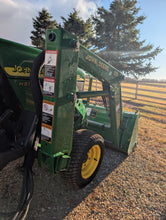 Load image into Gallery viewer, John Deere Compact Tractor 2210 !ONLY 580HRS!