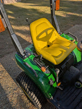 Load image into Gallery viewer, John Deere Compact Tractor 2210 !ONLY 580HRS!