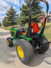 Load image into Gallery viewer, John Deere 4100 with 810Hrs and 3 point hitch
