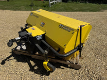 Load image into Gallery viewer, John Deere X734 2015 with attachments
