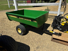 Load image into Gallery viewer, John Deere X485 compact tractor with only 560Hrs
