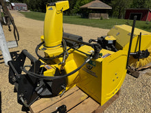 Load image into Gallery viewer, John Deere X485 compact tractor with only 560Hrs
