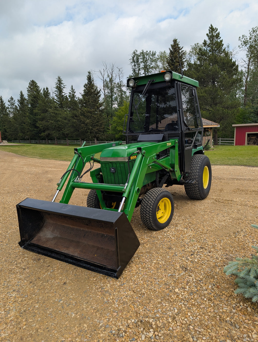 John Deere 855 with ONLY 650Hrs with loader and heated cab