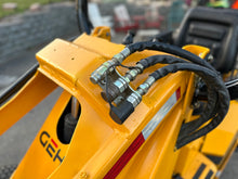 Load image into Gallery viewer, GEHL RL20DX Skidsteer
