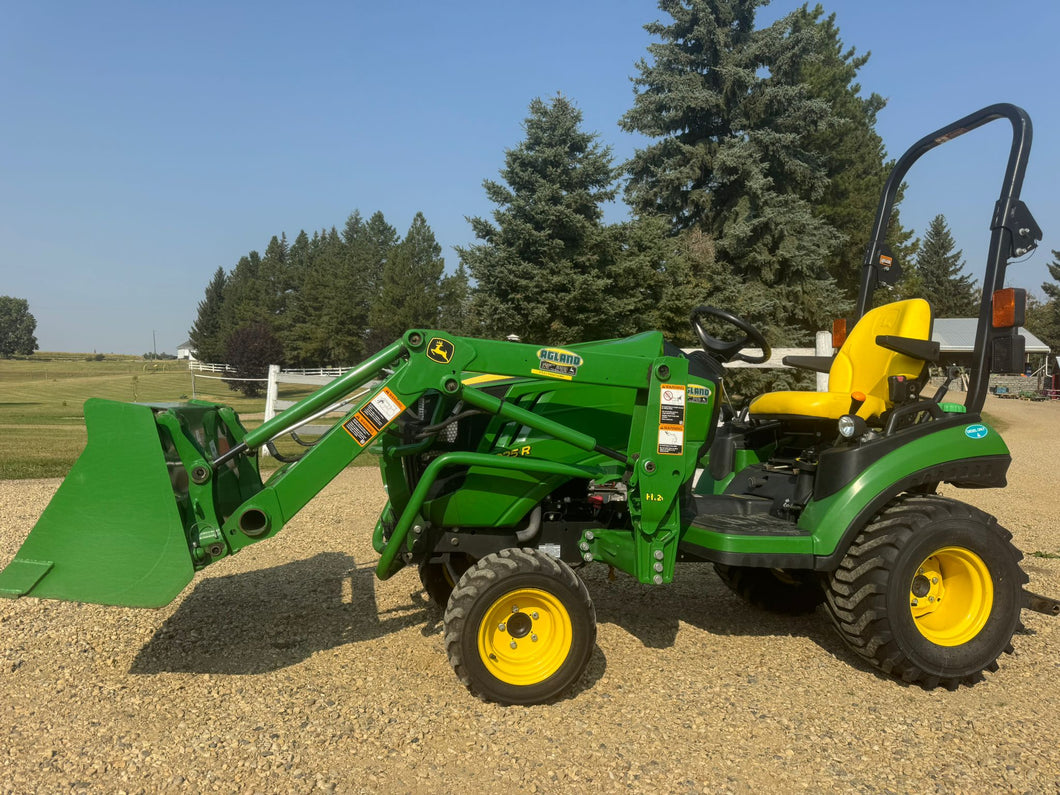 John Deere 1025R 2013 with 315HRS and Loader
