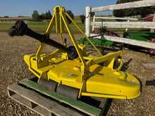 Load image into Gallery viewer, John Deere 261 3 pt hitch Finishing mower
