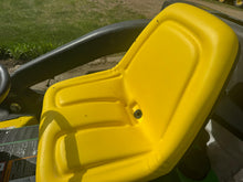 Load image into Gallery viewer, Lawn Tractor 425 John Deere ALL Wheel Steer with Baggger system
