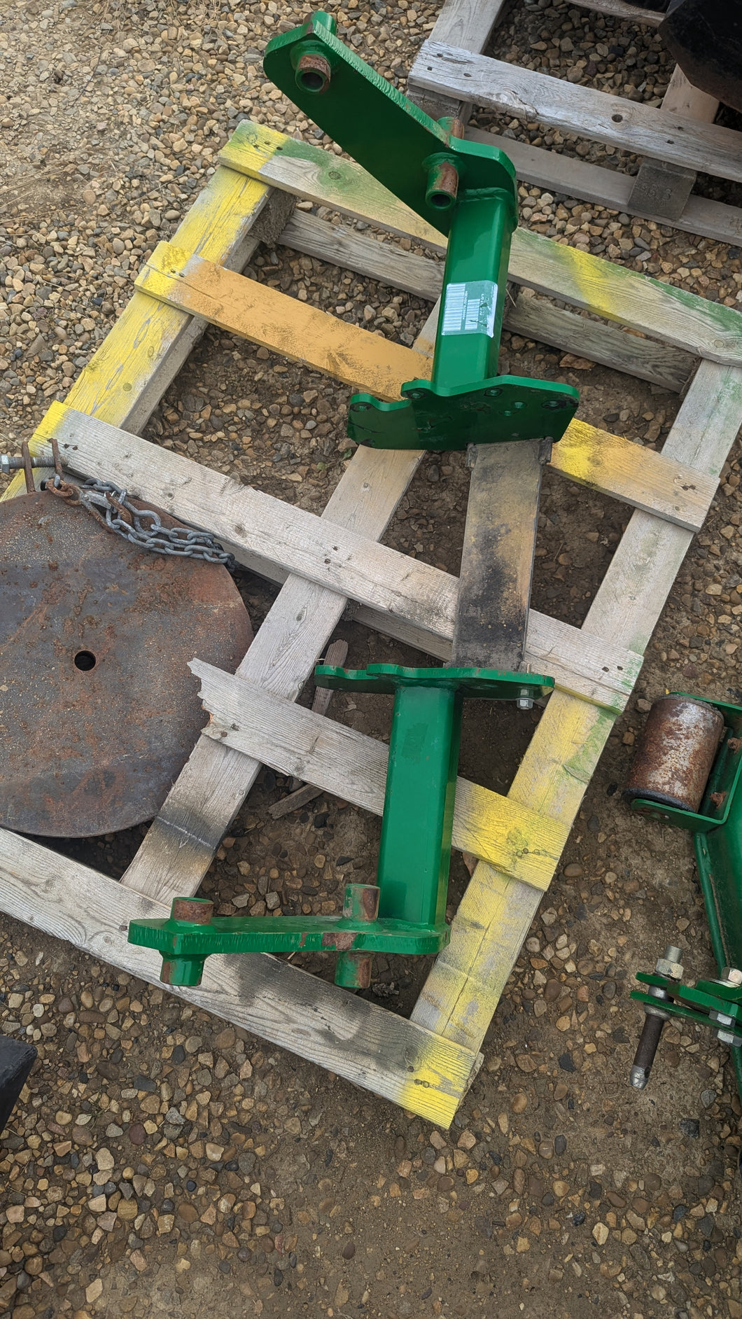 John Deere 2305 loader mounts