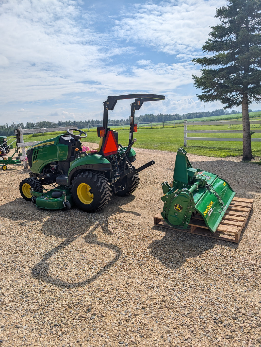 John Deere 1023E with ONLY 60hrs, and 60