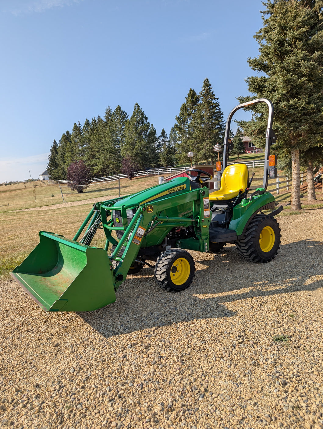 John Deere 1023E !233hrs! comes with H120 Loader+bucket