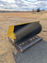 Load image into Gallery viewer, John Deere 60&quot; quick hitch broom LIKE NEW
