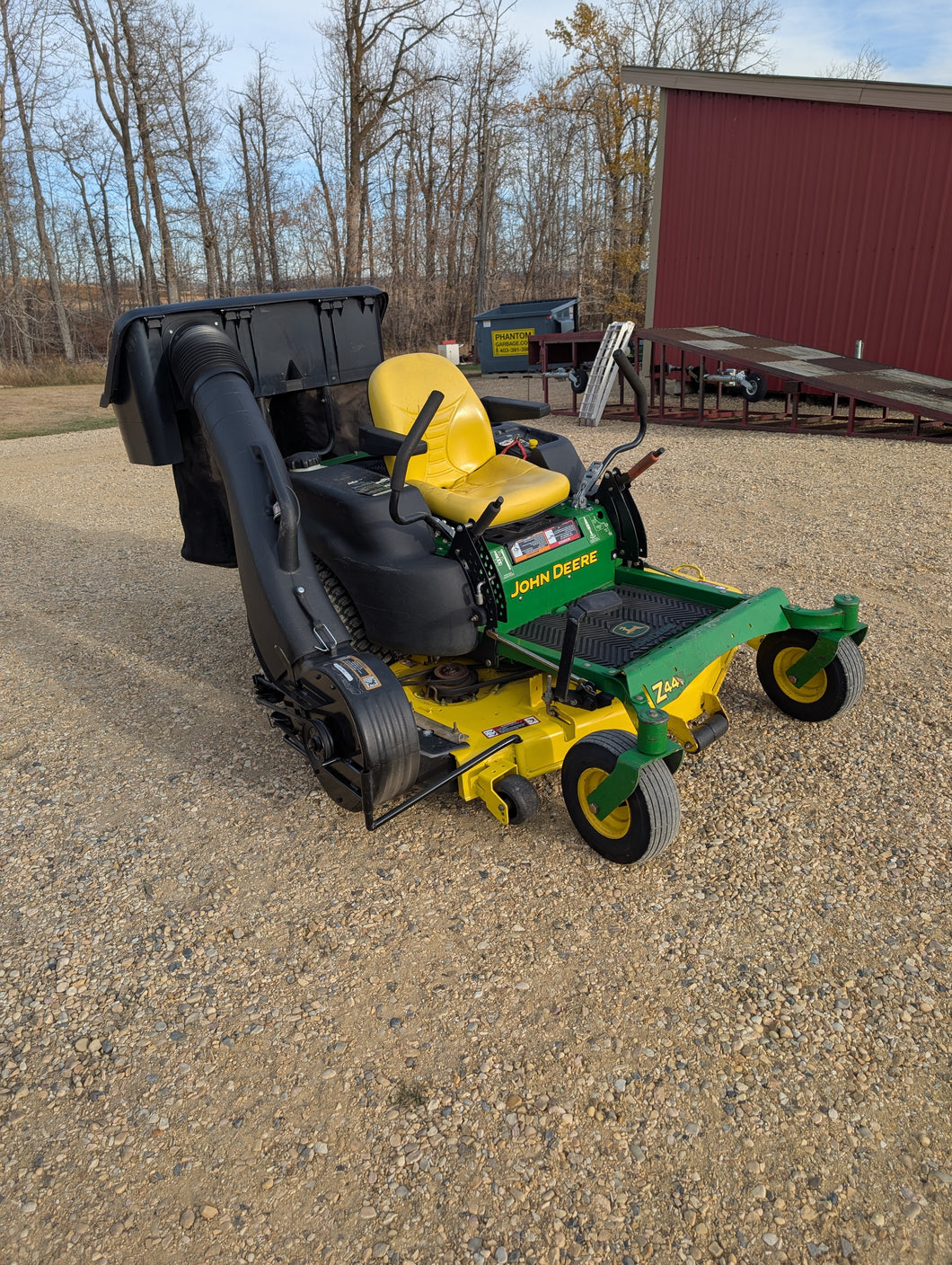 John Deere 2010 Z445 with power flow bagger system