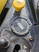 Load image into Gallery viewer, John Deere 2015 Z915B zero turn lawn mower
