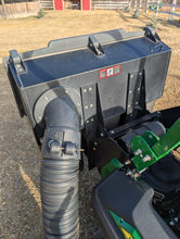 Load image into Gallery viewer, John Deere 2015 Z915B zero turn lawn mower
