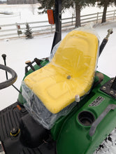 Load image into Gallery viewer, !REDUCED! John Deere 2305 with CX200 Loader and bucket
