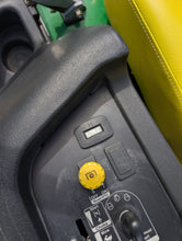 Load image into Gallery viewer, Zero Turn Lawn Mower John Deere Z655 with Bagger
