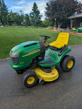 Load image into Gallery viewer, John Deere Lawn Tractor L110
