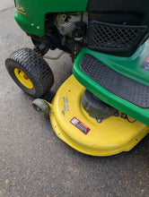 Load image into Gallery viewer, John Deere Lawn Tractor L110
