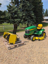 Load image into Gallery viewer, Lawn tractor John Deere X320 with 48" mowing deck
