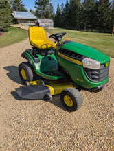 Load image into Gallery viewer, John Deere Lawn Tractor D140
