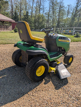 Load image into Gallery viewer, John Deere Lawn Tractor D140
