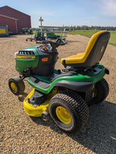 Load image into Gallery viewer, John Deere Lawn Tractor D140
