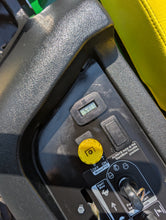 Load image into Gallery viewer, Zero Turn John Deere Z665 60" mowing deck
