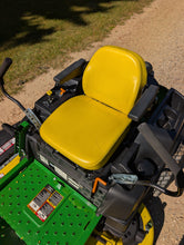 Load image into Gallery viewer, John Deere Zero turn Z535M ONLY 146HRS
