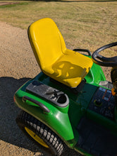 Load image into Gallery viewer, Compact Tractor John Deere X485 with 47" Snowblower

