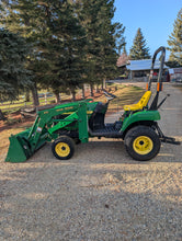 Load image into Gallery viewer, John Deere Compact Tractor 2210 !ONLY 580HRS!
