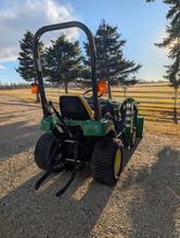 Load image into Gallery viewer, John Deere Compact Tractor 2210 !ONLY 580HRS!
